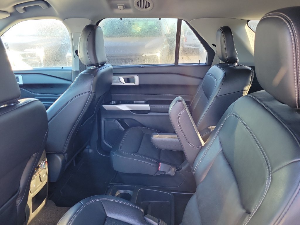 Used 2021 Ford Explorer Limited w/ Equipment Group 301A AWD/4WD image 19