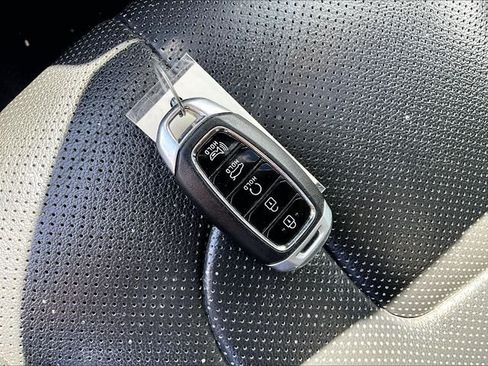 Used 2021 Hyundai Elantra Limited FWD image 11