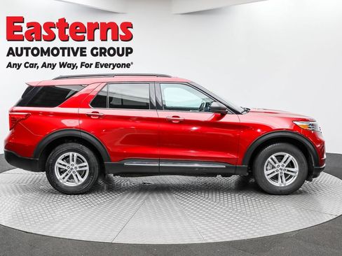 Used 2021 Ford Explorer XLT image 4