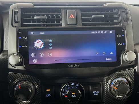Used 2018 Toyota 4Runner SR5 AWD/4WD image 19