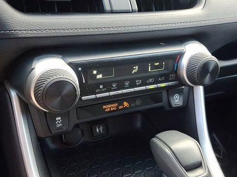 Used 2019 Toyota RAV4 LE w/ All Weather Liner Package AWD/4WD image 17