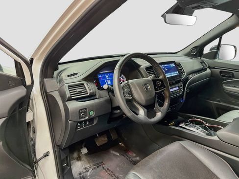 Used 2025 Honda Passport Black Edition image 9