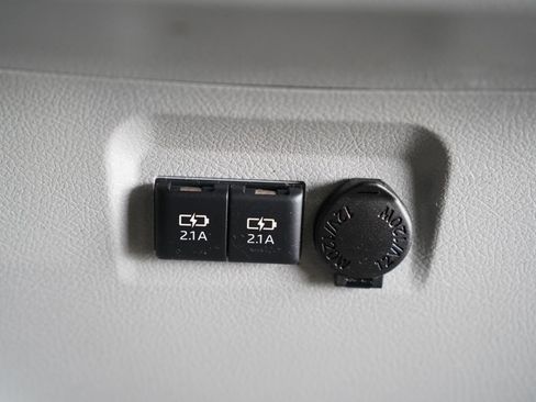 Used 2020 Toyota Sienna L image 22