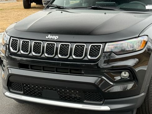 Used 2024 Jeep Compass Limited image 9