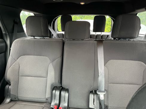 Used 2018 Ford Explorer XLT w/ Equipment Group 201A AWD/4WD image 21