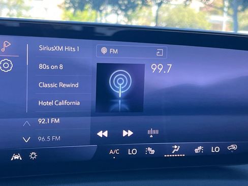 Used 2026 Buick Enclave Sport Touring w/ Power Package FWD image 27