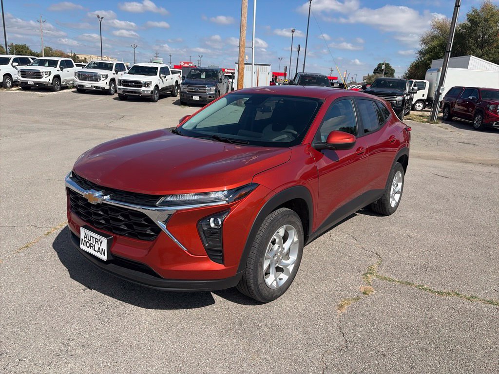 Used 2024 Chevrolet Trax LS w/ LS Convenience Package FWD image 2