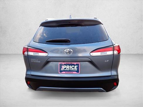 Used 2023 Toyota Corolla Cross LE w/ Moonroof Package FWD image 3