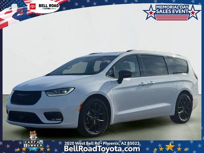 Used 2025 Chrysler Pacifica Limited