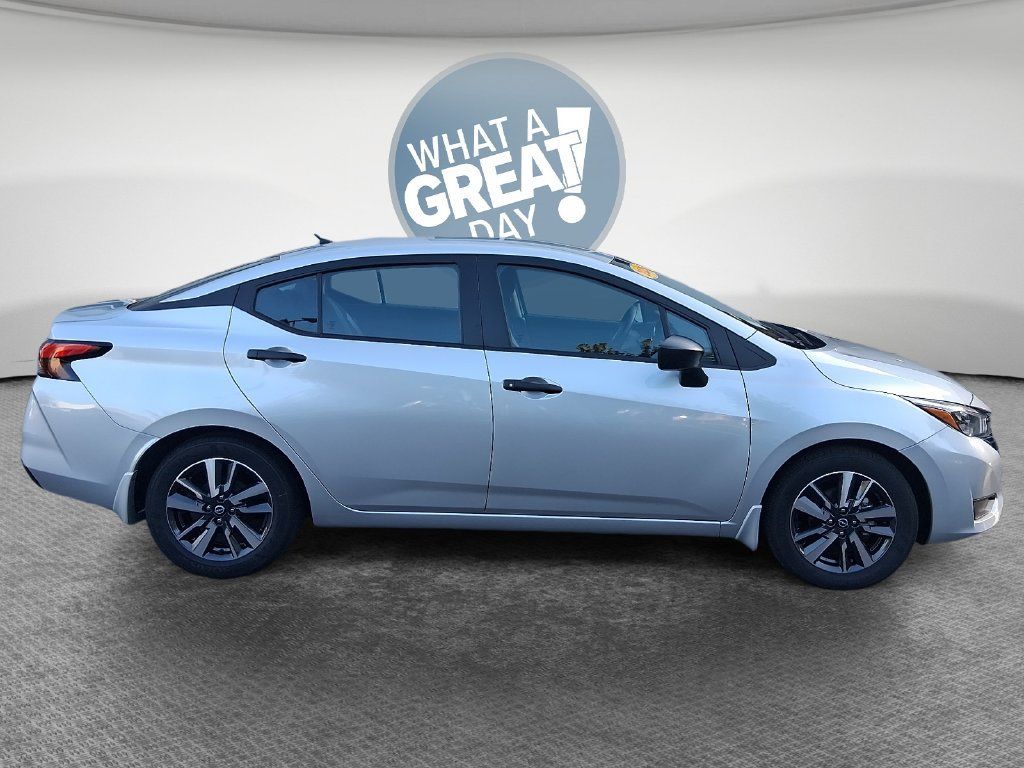 Used 2025 Nissan Versa S FWD image 2