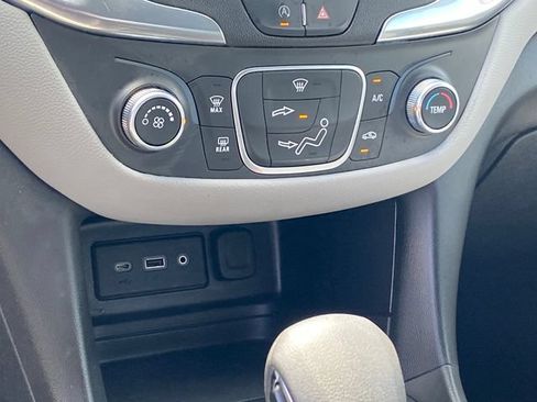 Used 2022 Chevrolet Equinox LS w/ Driver Confidence II Package AWD/4WD image 12