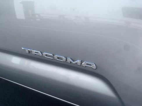 Used 2017 Toyota Tacoma TRD Sport w/ Tow Package AWD/4WD image 7