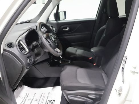 Used 2023 Jeep Renegade Latitude AWD/4WD image 9