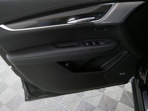 Used 2023 Cadillac XT6 Sport image 13