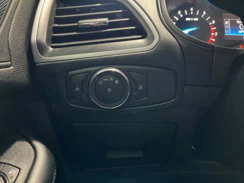 Used 2017 Ford Edge SE FWD image 16