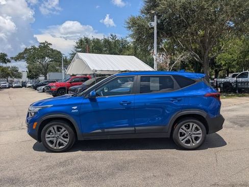 Used 2023 Kia Seltos LX AWD/4WD image 4