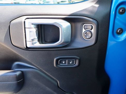 Used 2022 Jeep Wrangler Unlimited Rubicon 4xe AWD/4WD image 33