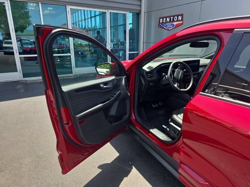 Used 2024 Ford Escape ST-Line Elite w/ Premium Technology Package AWD/4WD image 11
