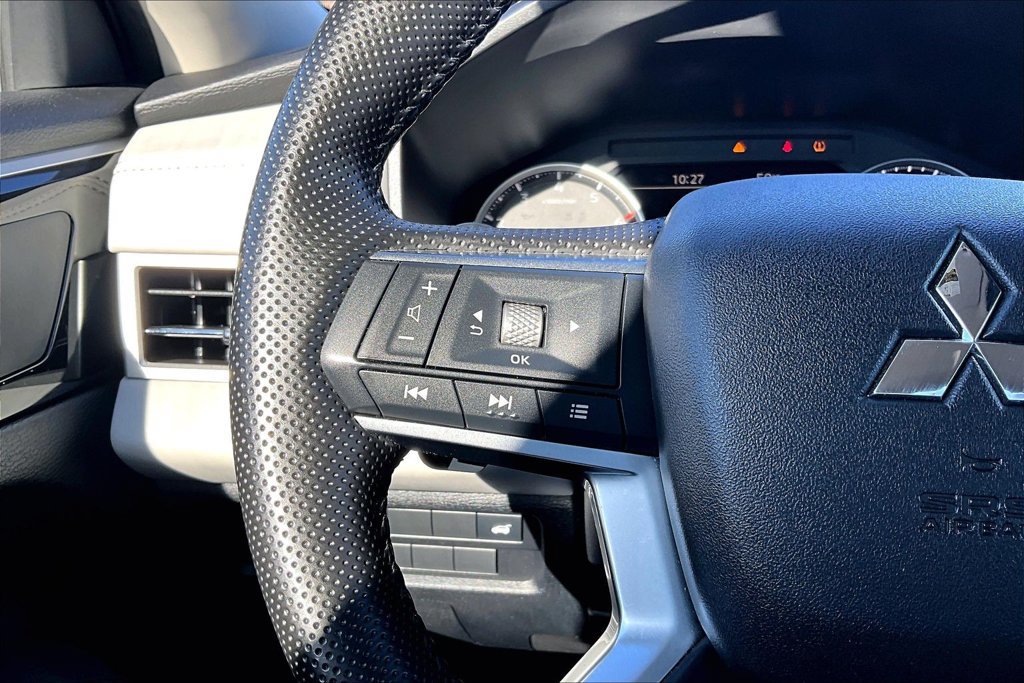Used 2025 Mitsubishi Outlander SE AWD/4WD image 18