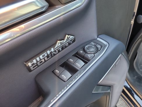 Used 2023 Chevrolet Silverado 1500 High Country w/ Technology Package image 16