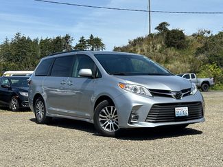 Used 2019 Toyota Sienna XLE w/ XLE Navigation Package FWD video 2
