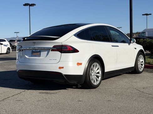 Used 2020 Tesla Model X Long Range image 8