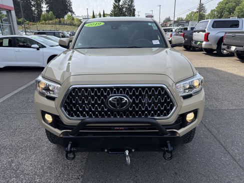 Used 2019 Toyota Tacoma TRD Off-Road w/ Technology Package AWD/4WD image 9