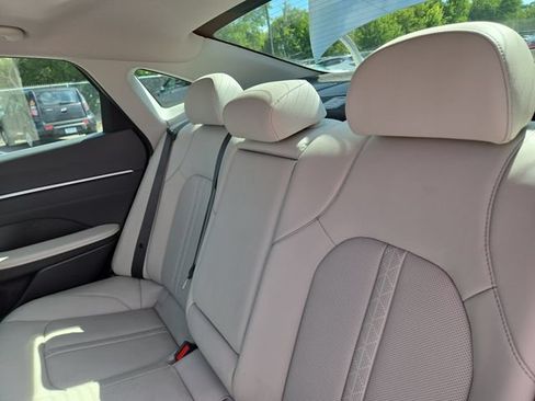 Used 2022 Hyundai Sonata Limited w/ Preferred Accessory Package FWD image 26