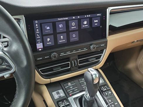 Certified 2021 Porsche Macan AWD/4WD image 15