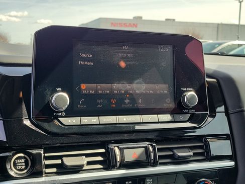 Used 2022 Nissan Pathfinder SV image 26