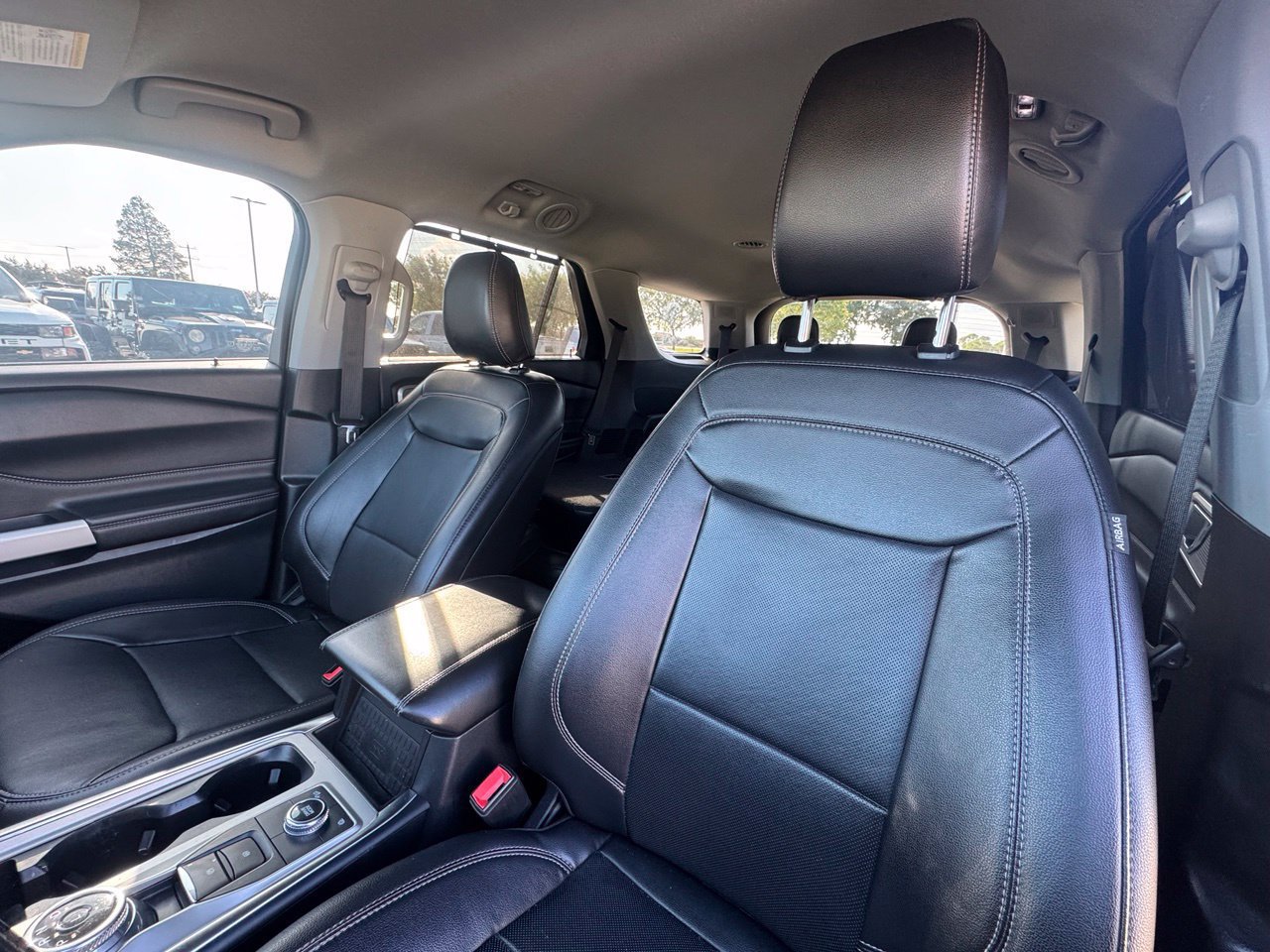 Used 2022 Ford Explorer Limited w/ Equipment Group 301A AWD/4WD image 6