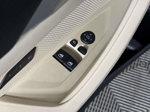 Used 2021 BMW 430i xDrive Coupe w/ Premium Package image 18