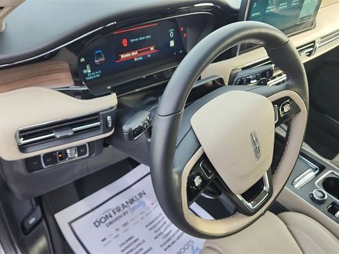 Used 2025 Lincoln Corsair Reserve w/ Equipment Group 202A image 18