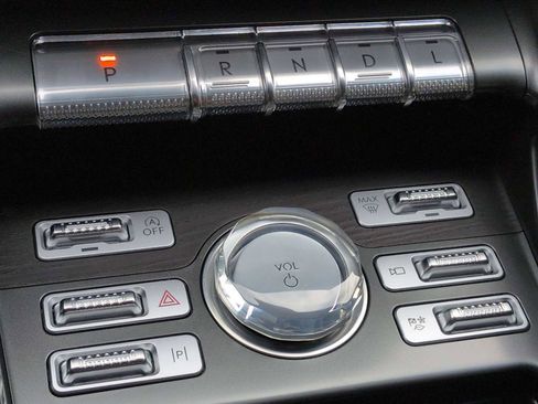 Used 2024 Lincoln Nautilus Reserve image 32