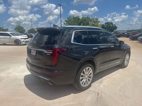 Used 2020 Cadillac XT6 Premium Luxury FWD image 3