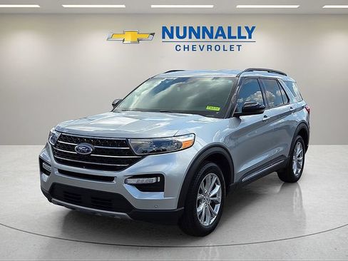 Used 2024 Ford Explorer XLT w/ Equipment Group 202A AWD/4WD image 1