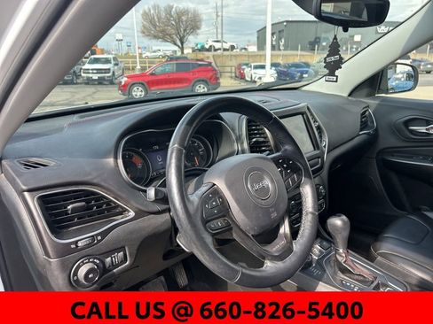 Used 2019 Jeep Cherokee Trailhawk w/ Cold Weather Group image 9