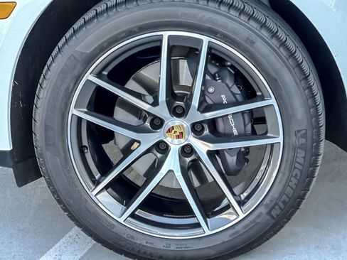 Certified 2025 Porsche Macan image 26