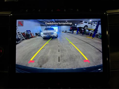 Used 2022 Jeep Grand Cherokee Overland w/ Luxury Tech Group IV image 31