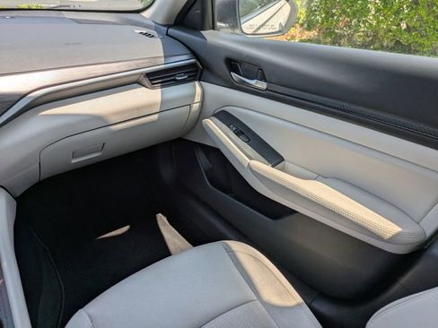 Used 2025 Nissan Altima 2.5 SV FWD image 22