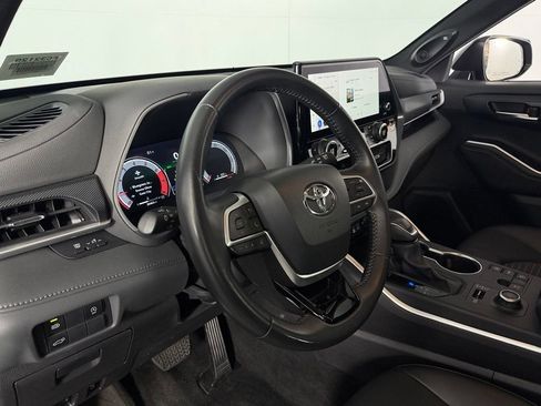 Used 2025 Toyota Highlander XSE AWD/4WD image 20