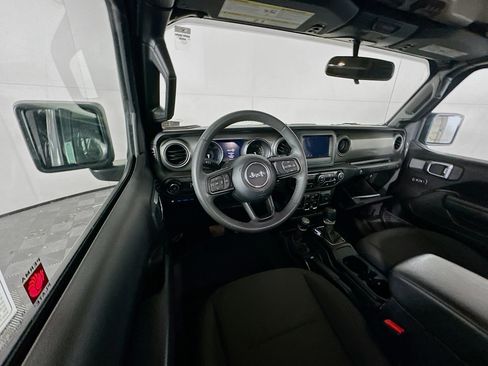 Used 2023 Jeep Wrangler Unlimited image 18