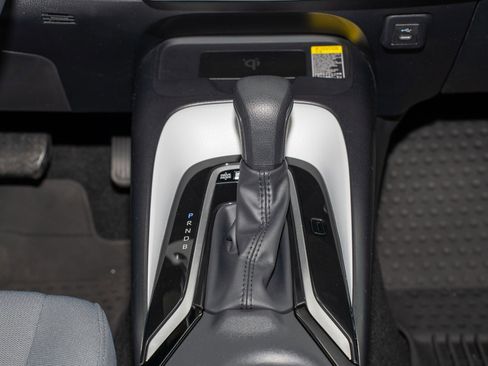 Used 2025 Toyota Corolla SE w/ SE Premium Package image 24