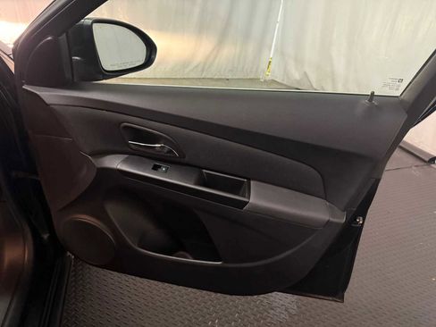 Used 2014 Chevrolet Cruze LT image 28