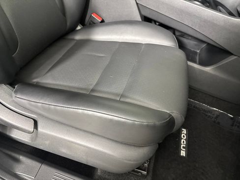 Used 2021 Nissan Rogue SV w/ Premium Package AWD/4WD image 32