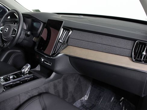 Certified 2025 Volvo XC90 B6 Plus w/ Protection Package Premier image 22