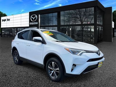 Used 2017 Toyota RAV4 XLE AWD/4WD image 1
