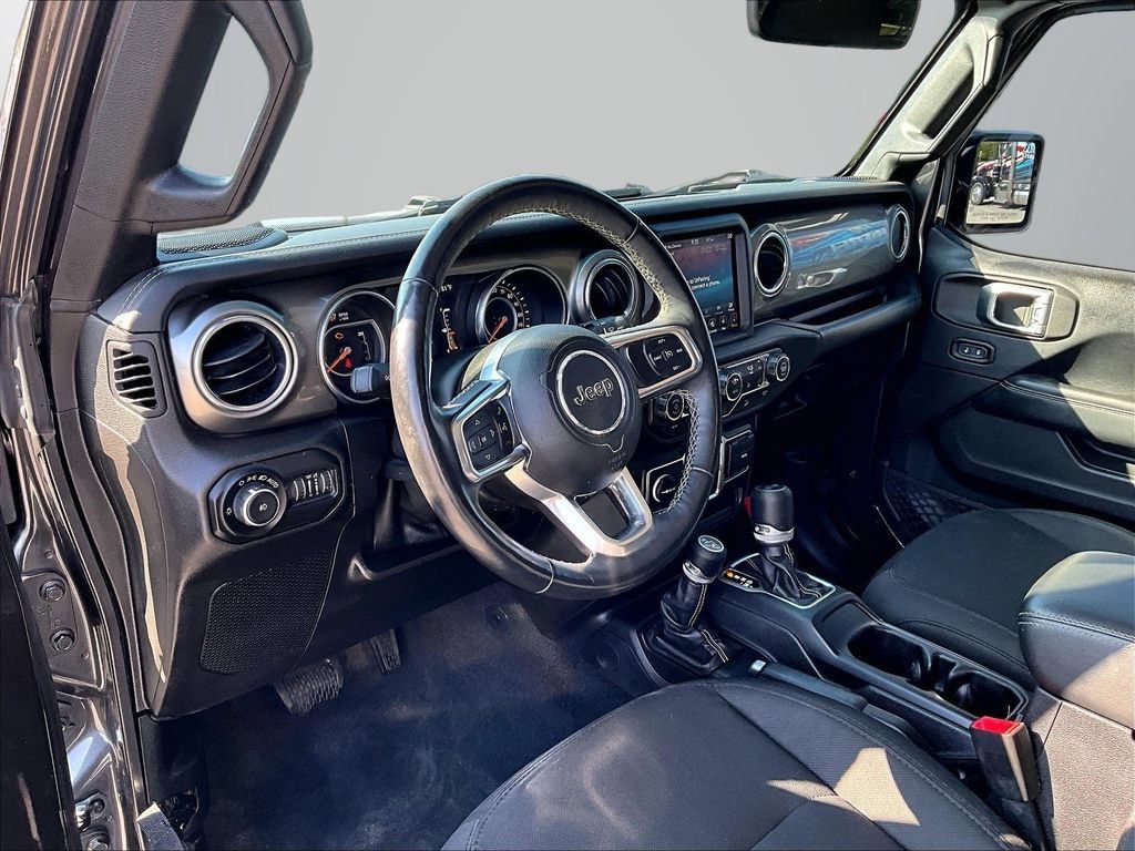 Used 2019 Jeep Wrangler Unlimited Sahara w/ Uconnect 4C Nav & Sound Group AWD/4WD image 15