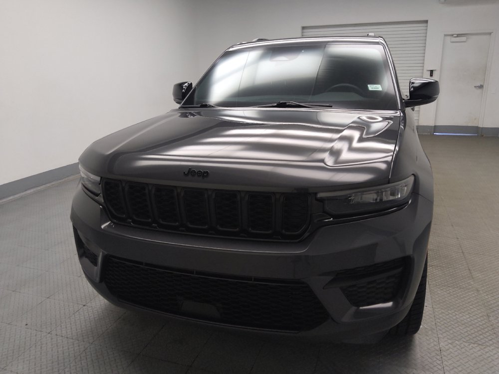 Used 2023 Jeep Grand Cherokee Altitude AWD/4WD image 15