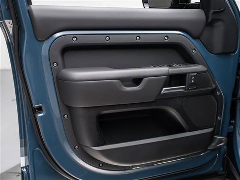 Used 2025 Land Rover Defender 110 S image 24